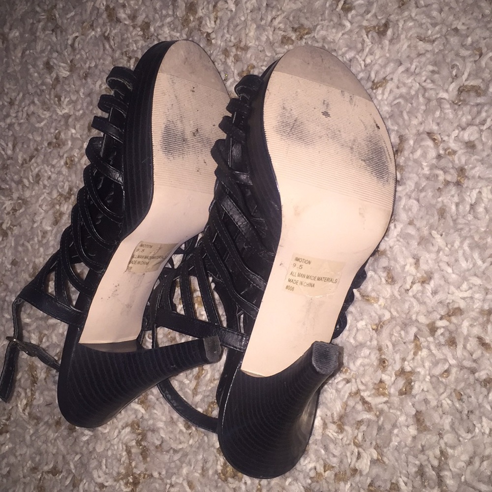 Black open toed heels - Picture 3 of 4